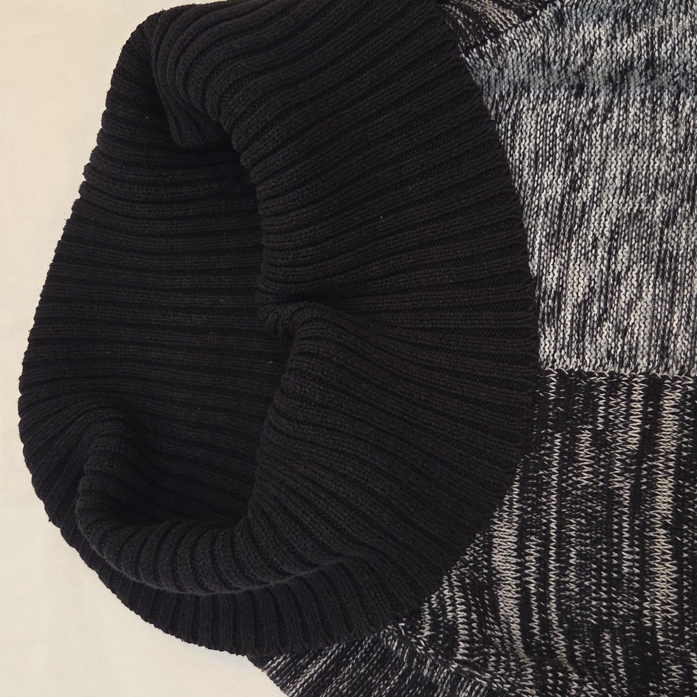 Cache Sweater - Picture 2 of 8